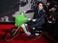 Zur Premiere auf zwei Rädern: Timothée Chalamet muss für Fahrrad-Aktion blechen
