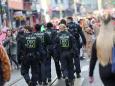 Angespannte Sicherheitslage: Karnevalisten feiern zwischen Polizei und Straßensperren