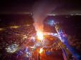 Notrufe in der Nacht: Riesiger Schrottberg in Essen steht in Flammen