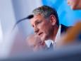 "Rechtskampf" der AfD: Höcke lässt sich 62-seitigen Persilschein ausstellen