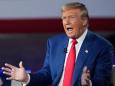 Symbolischer Kampf gegen Harvard: Als jage Trump mit dem Flammenwerfer durch die Bibliothek