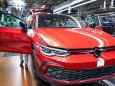 VW drosselt wohl Golf-Produktion: Autoindustrie fürchtet Produktionsstopps wegen Halbleiter-Engpass
