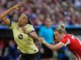 Zopf-Debatte bei Frauen entfacht: Wütender FC Bayern rauft sich nach Doppel-Rot die Haare
