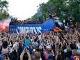 Gigantischer Meister-Corso: Hunderttausende feiern trauernden Hansi Flick und den FC Barcelona