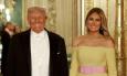 Golih ramena pred kralja: Odvažno izdanje Melanije Trump