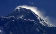 Stotine planinara zaglavile u mećavi na Mount Everestu, spasitelji ih izvukli