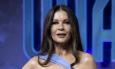 Elegancija bez filtera: Catherine Zeta-Jones oduševljava u minimalističkom kupaćem kostimu