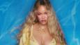 Rihanna predstavila novo donje rublje: Pozirala je u grudnjaku i štiklama pa sjela na napuhanca