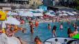 FOTO Plaže na Makarskoj rivijeri krcate su kupača! Traži se mjesto za ostavljanje ručnika