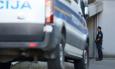 Posvađali se oko parkinga pa gurnuo 65-godišnjaka niz stepenice i brutalno ga udarao