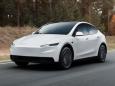Po teslo spet raje v Avstrijo? Tudi za Slovence so pocenili model Y, a marsikaj bo drugače.