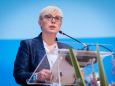 Nataša Pirc Musar: Če vojsko imamo, jo moramo dobro opremiti