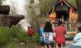 ชาวบ้านรุมส่อง เลขโผล่บนหิน อายุหลายร้อยปี ที่เจ้าแม่หินเทิน อุทัยธานี