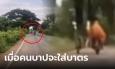 โอ๊ย ขำจะขิต คลิปสาวบิดมอไซค์ฯ ตามใส่บาตรไม่ทัน รถพ่วงข้างหลวงพ่อคงแรงกว่า