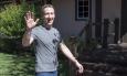 รู้แล้วทำไม? Mark Zuckerberg สวมเสื้อยืดสีเทาตัวเดิมทุกวัน